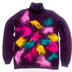 Stile Benetton, United Colors of Benetton. Wool sweater w/ hand knit embroidery!